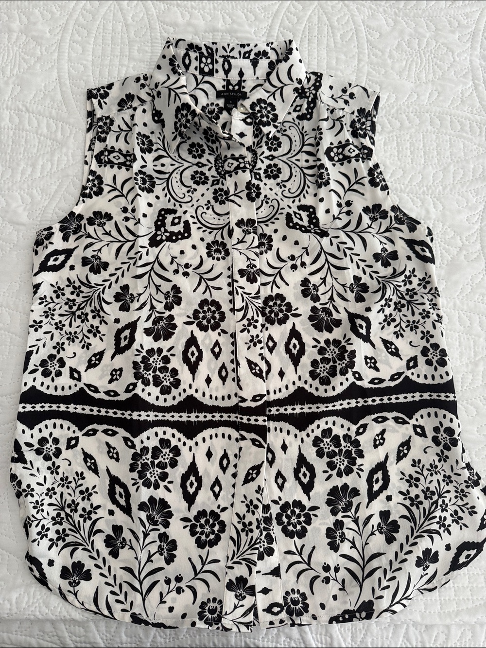 Ann Taylor Black and White Floral Sleeveless Button-Up Camisole
